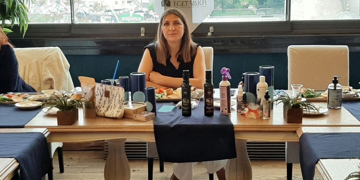 EGET VAKFI DAR GELİRLİ ÖĞRENCİNİN ELİNDEN TUTUYOR