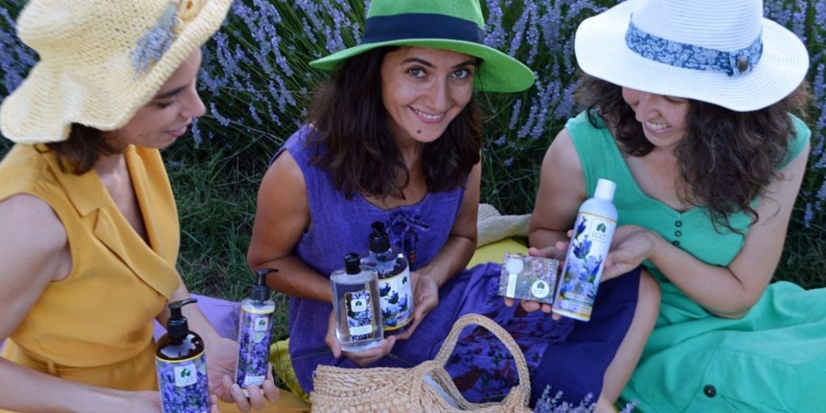 EGET VAKFI TRT RADYO 1 GECENİN İÇİNDEN PROGRAMINDAYDI.