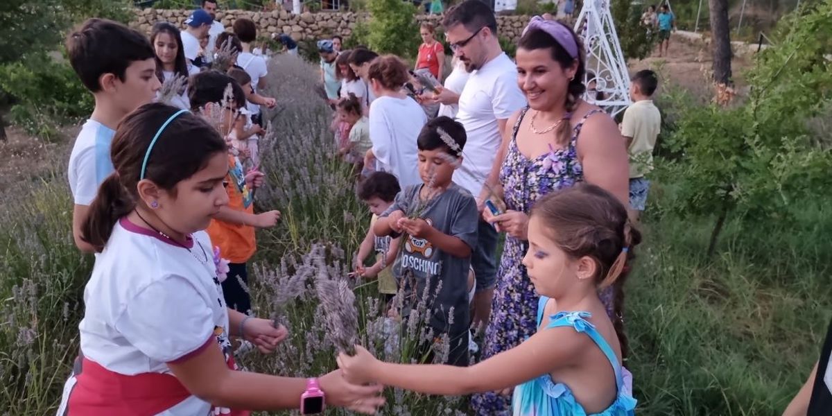 EGET LAVANTA HASAT ŞENLİĞİ, TARIMIN VE KÜLTÜRÜN BULUŞMASI OLDU